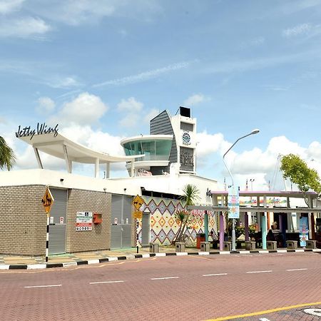 Brezza Hotel Lumut Ngoại thất bức ảnh