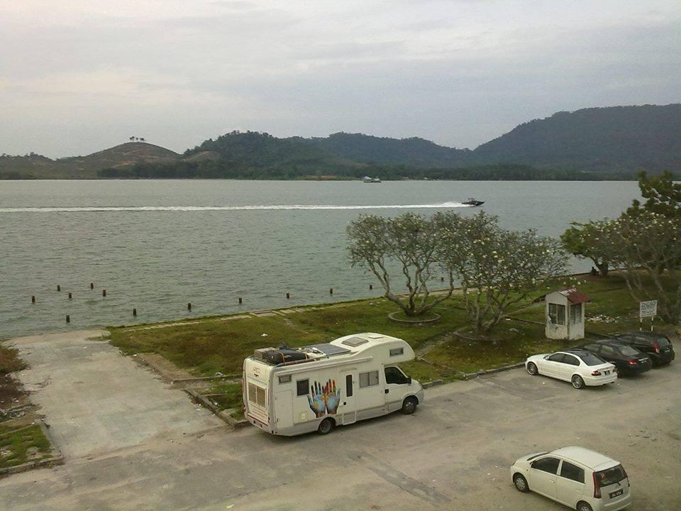 Brezza Hotel Lumut Ngoại thất bức ảnh