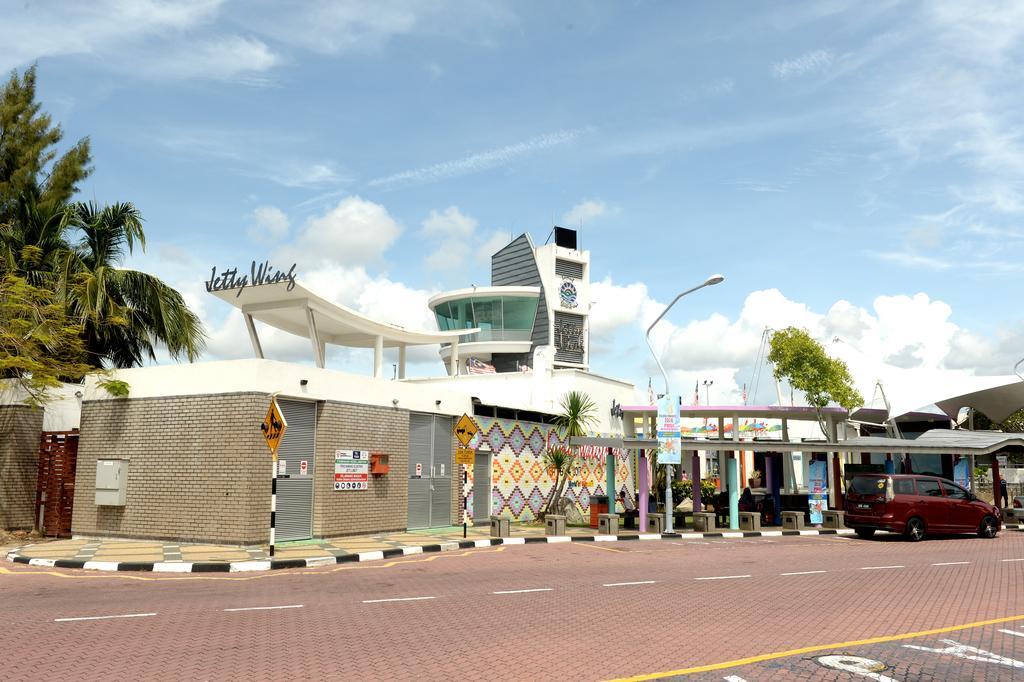Brezza Hotel Lumut Ngoại thất bức ảnh