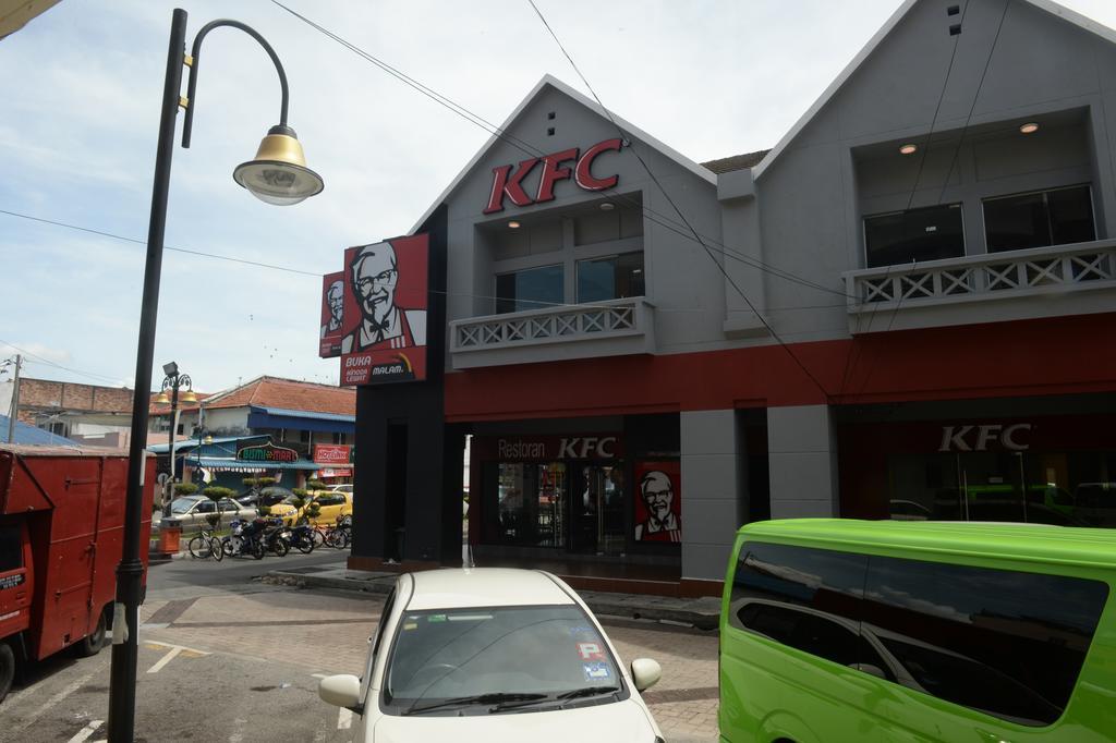 Brezza Hotel Lumut Ngoại thất bức ảnh