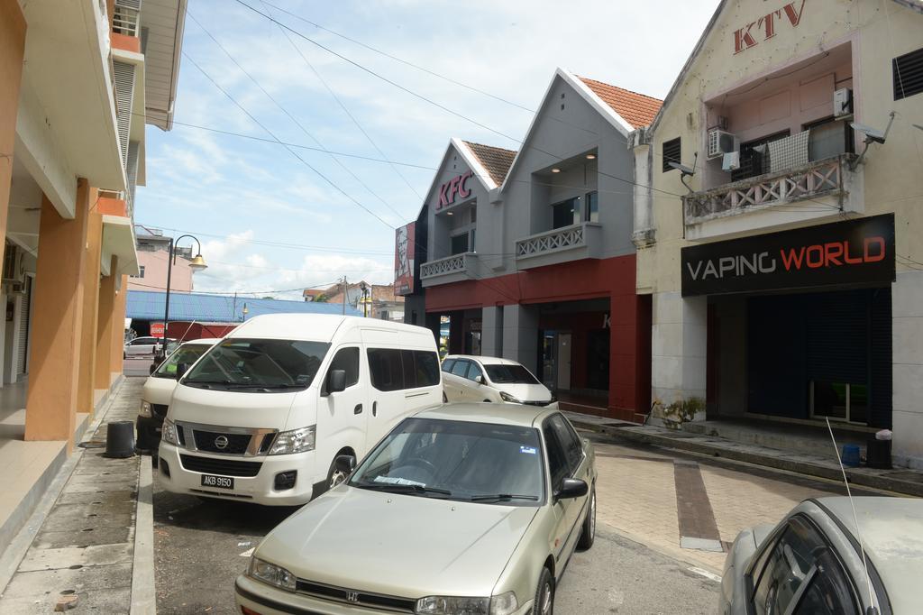 Brezza Hotel Lumut Ngoại thất bức ảnh