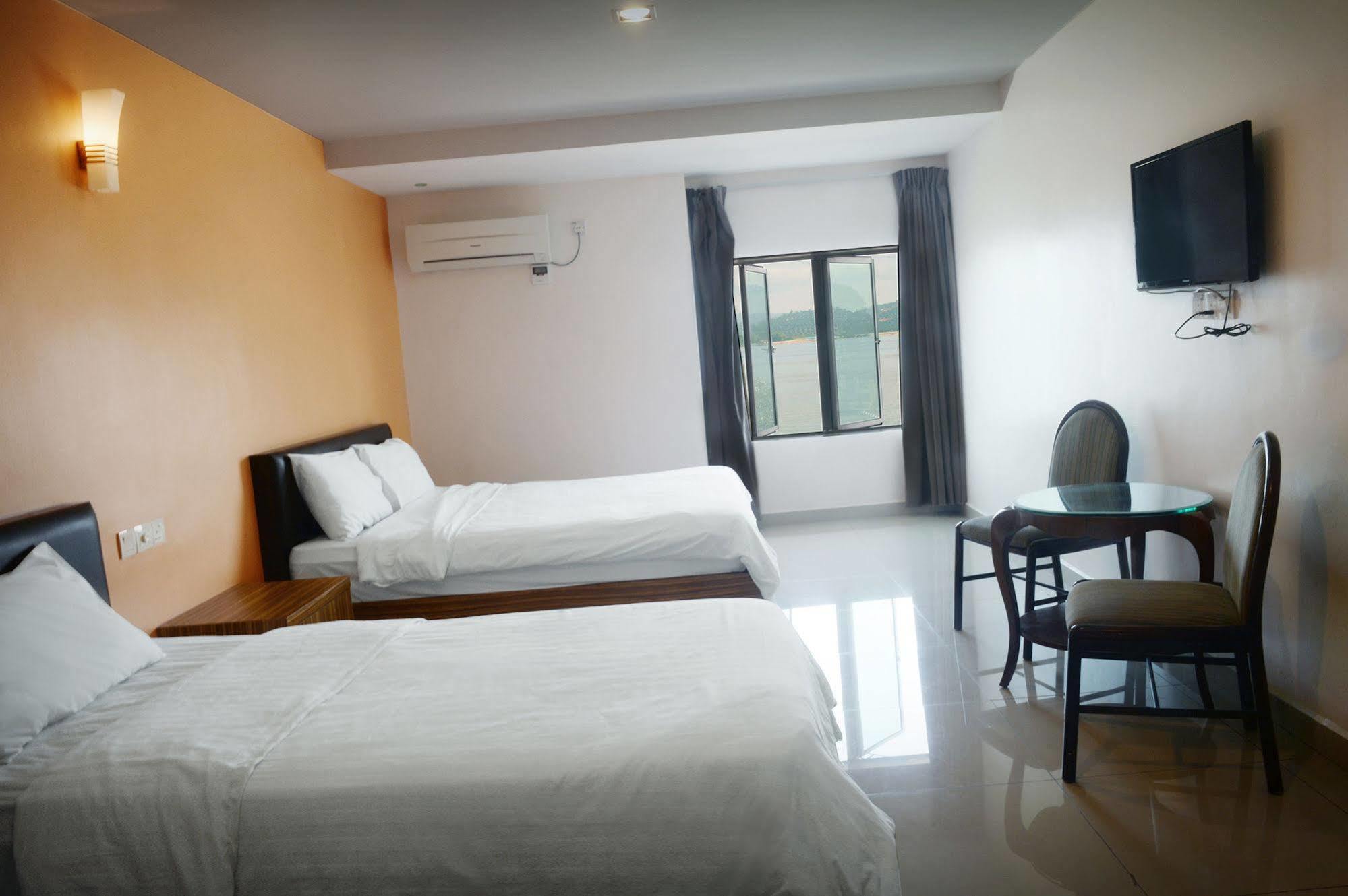 Brezza Hotel Lumut Ngoại thất bức ảnh