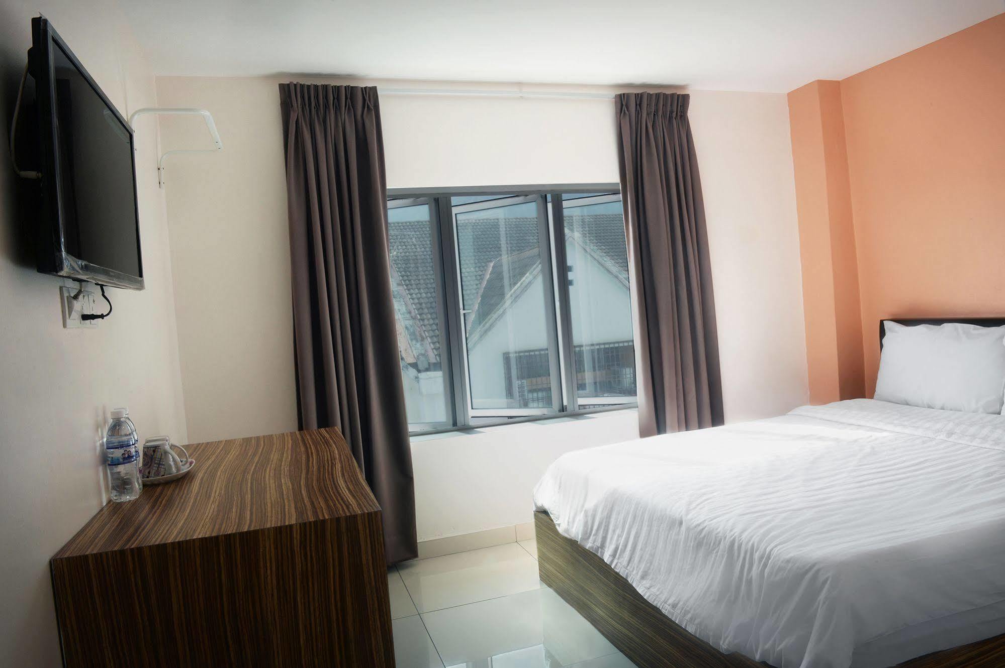 Brezza Hotel Lumut Ngoại thất bức ảnh