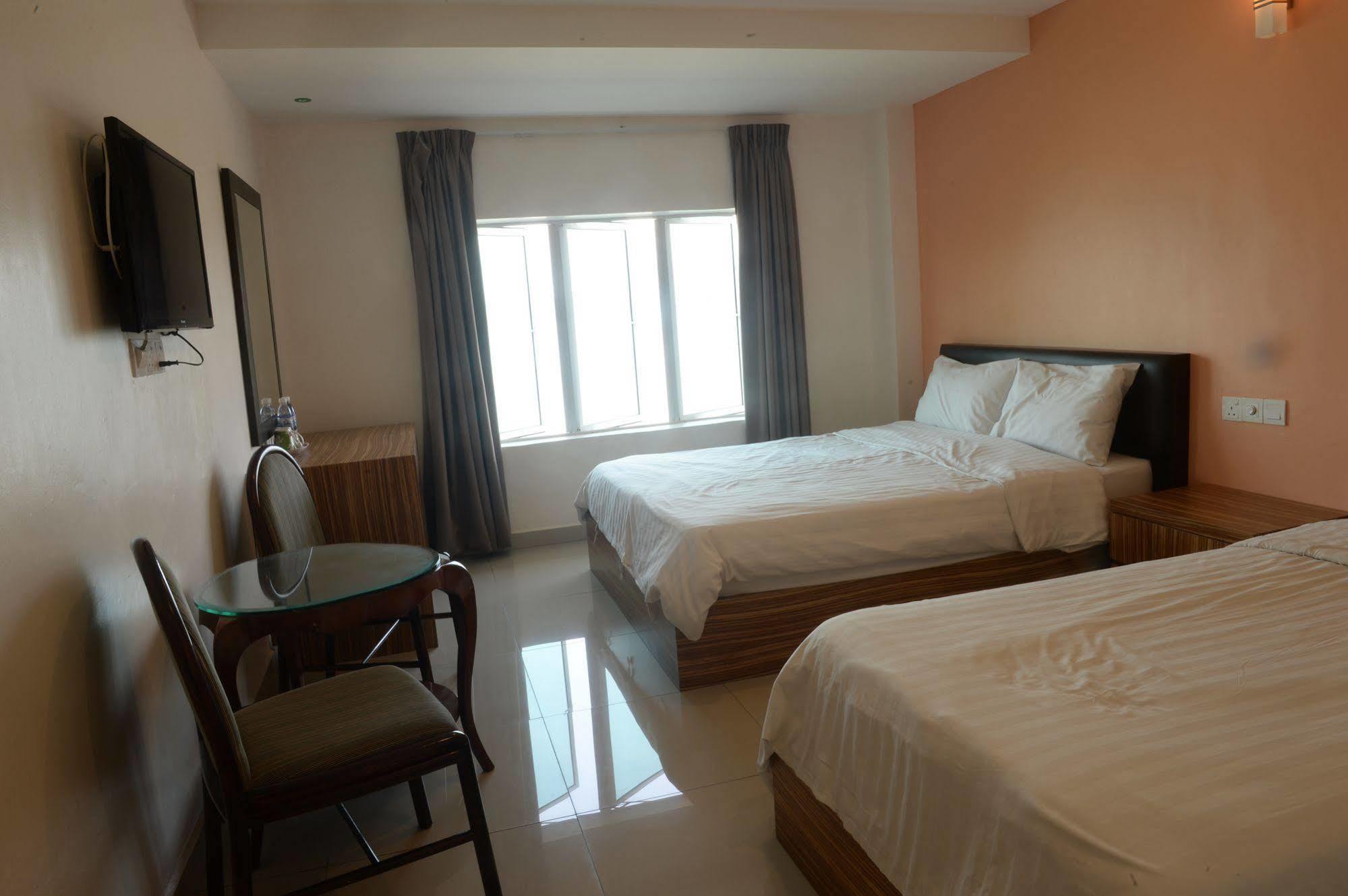 Brezza Hotel Lumut Ngoại thất bức ảnh