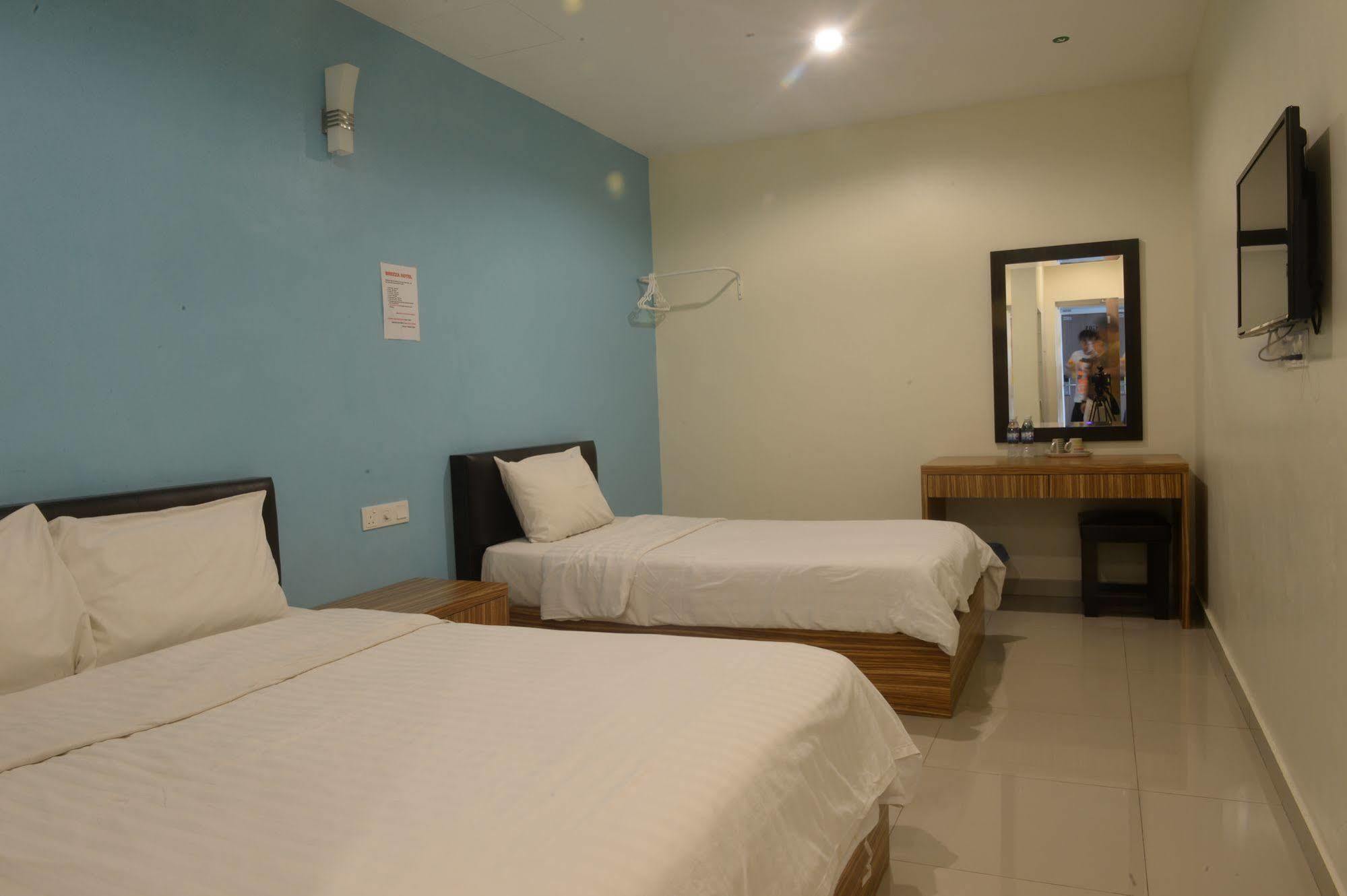 Brezza Hotel Lumut Ngoại thất bức ảnh