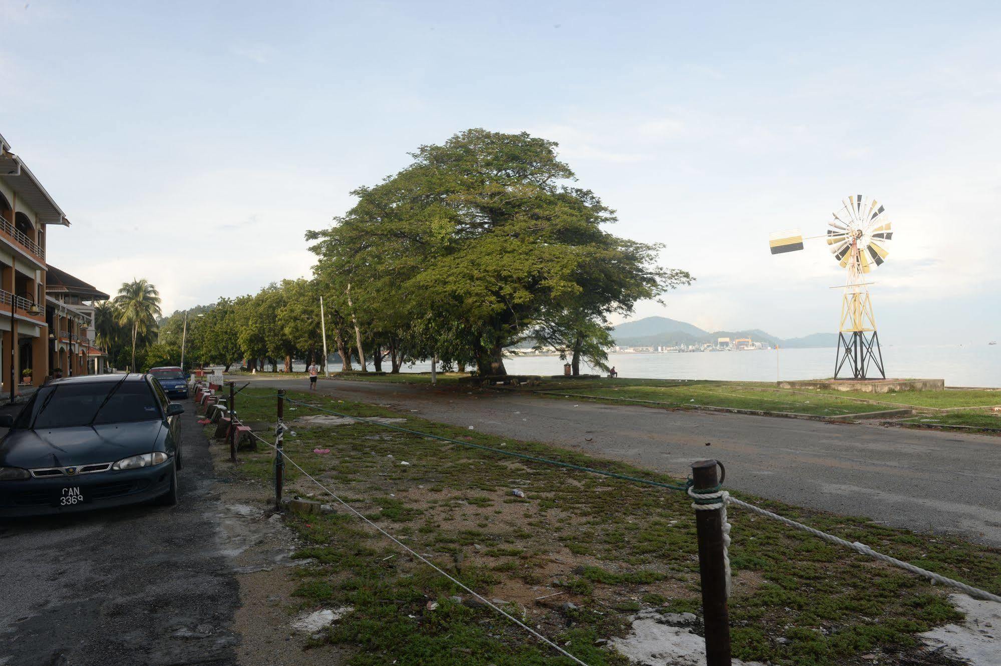 Brezza Hotel Lumut Ngoại thất bức ảnh